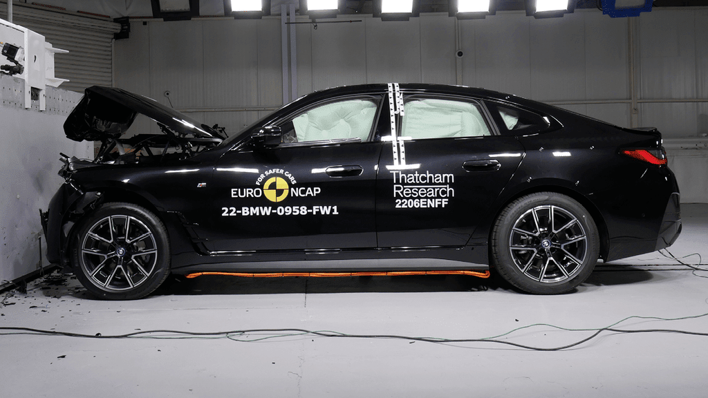BMW i4 crash test
