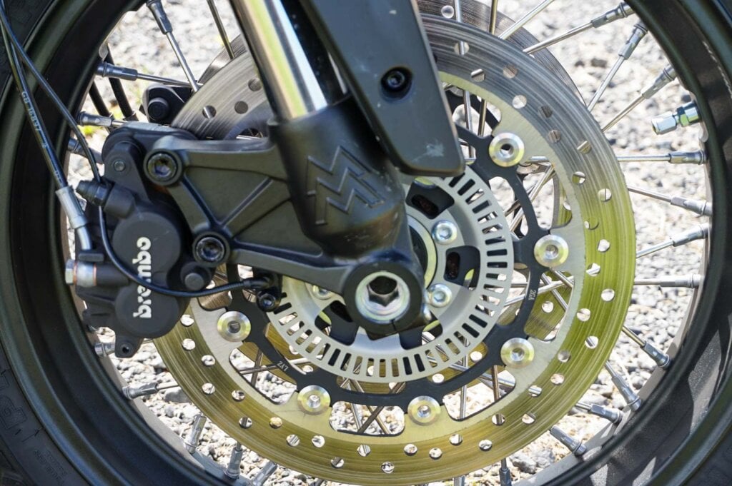 Brembo brakes of the Moto Morini Seiemmezzo 650 SCR