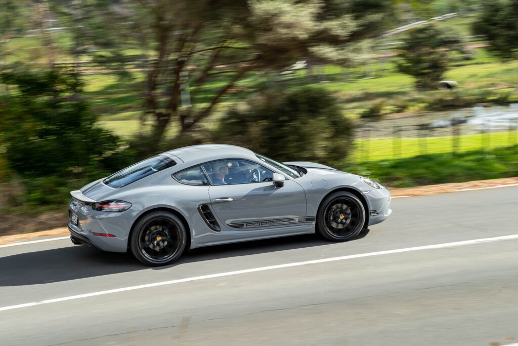 Porsche 718 Cayman Style Edition flyby shot