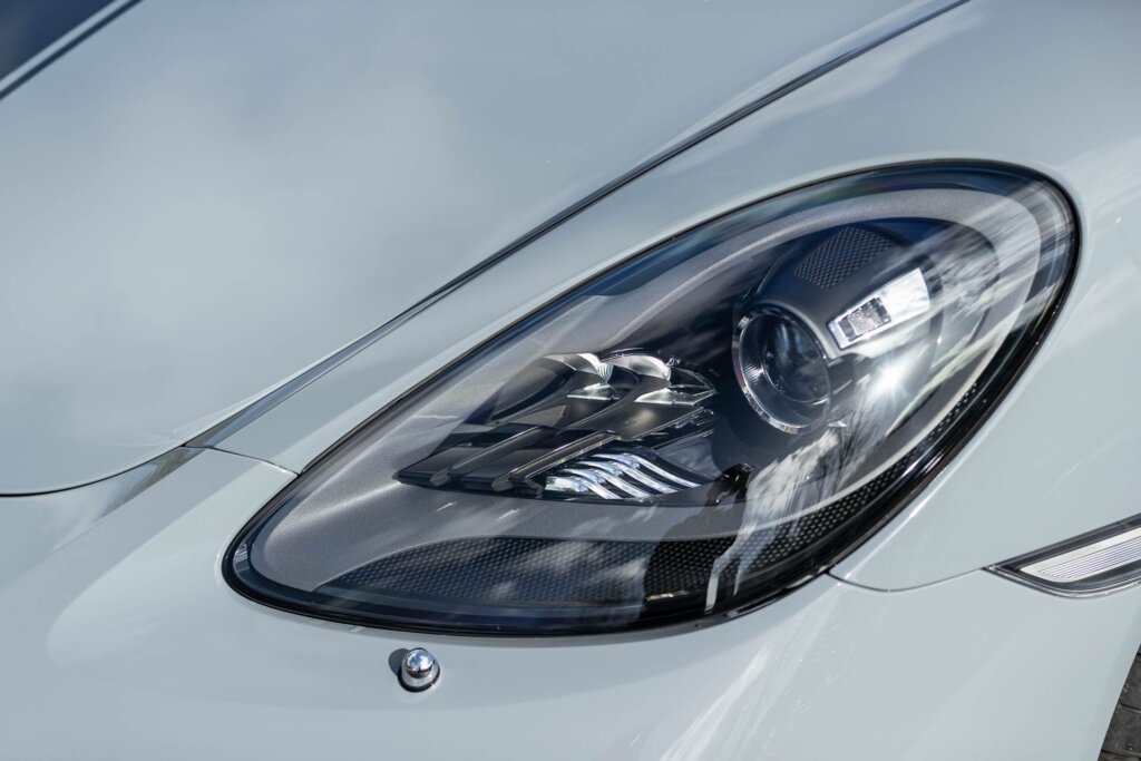 Front headlight in the Porsche 718 Cayman