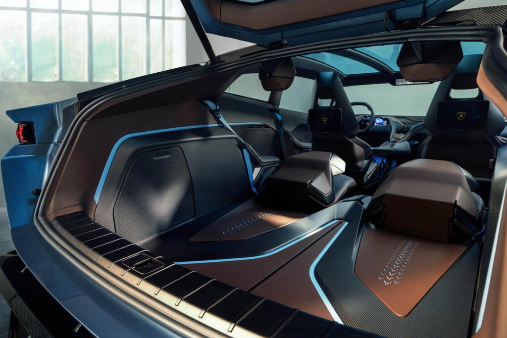 Lamborghini Lanzador rear luggage space