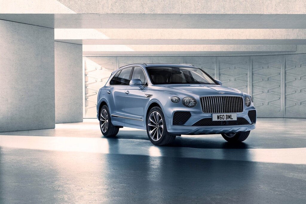 2024 Bentley Bentayga light blue silver