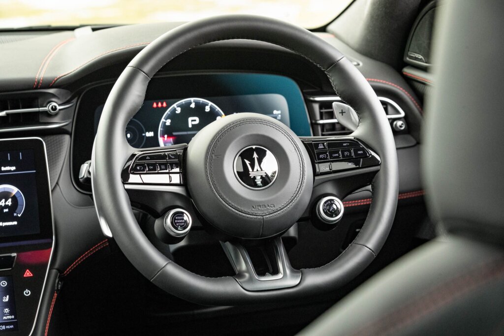 Steering wheel of the Maserati Grecale Trofeo