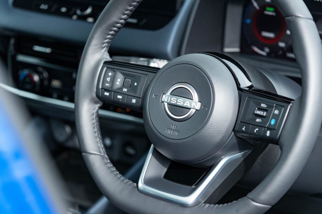 Nissan Qashqai Ti-L e-Power steering wheel