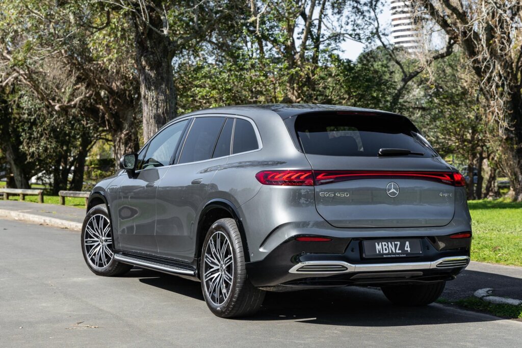 Rear quarter view of the Mercedes-Benz EQS 450 4Matic SUV