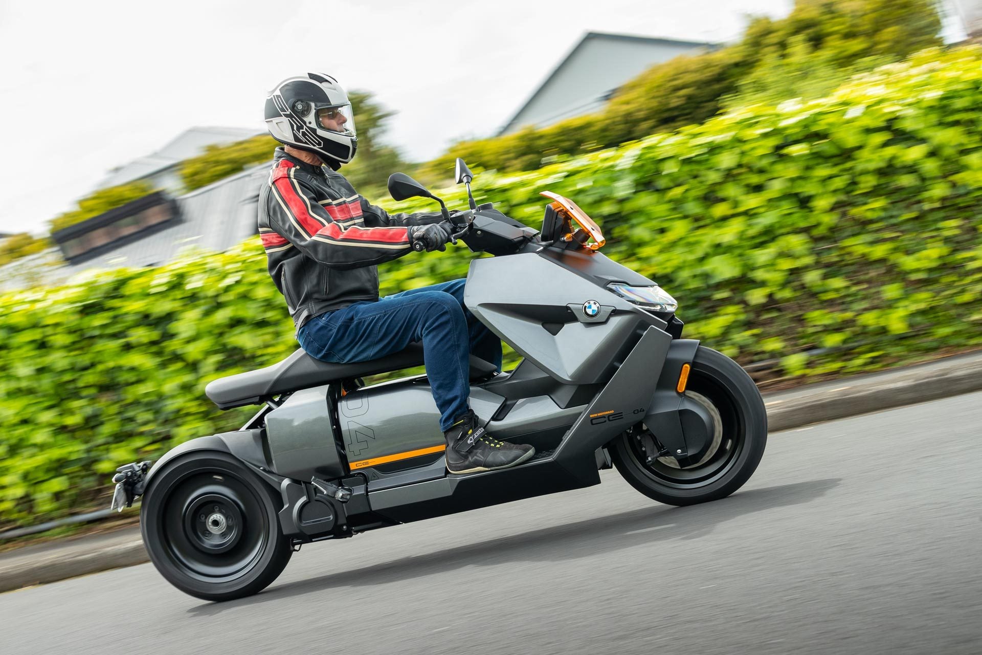 BMW CE-04 flyby panning shot