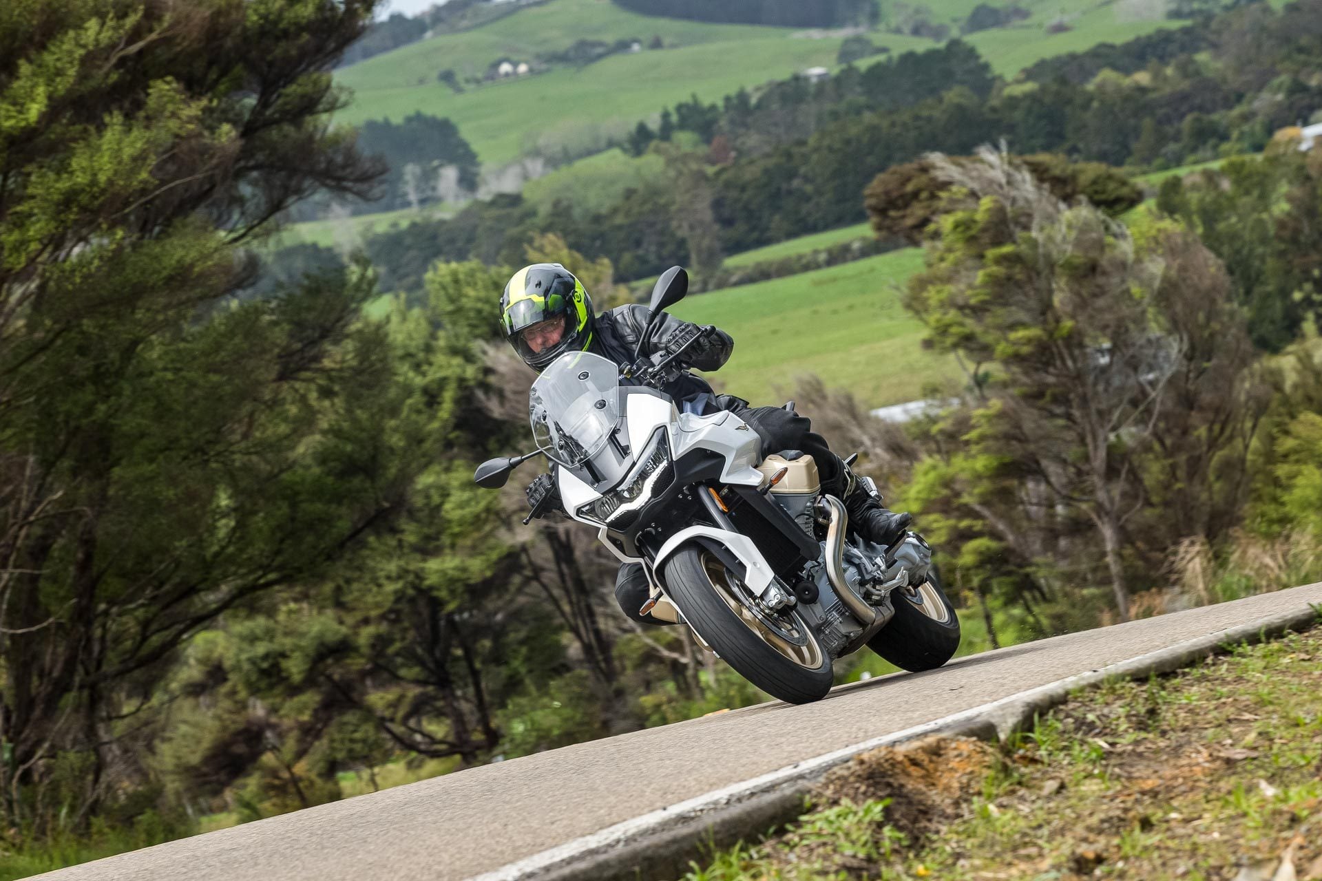 Moto Guzzi V100 Mandello S taking a corner at pace