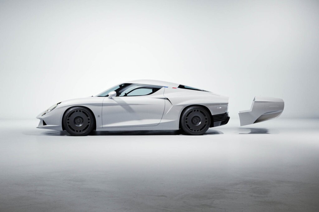 Alpine AGTZ Twin Tail side profile with rear bodywork removed