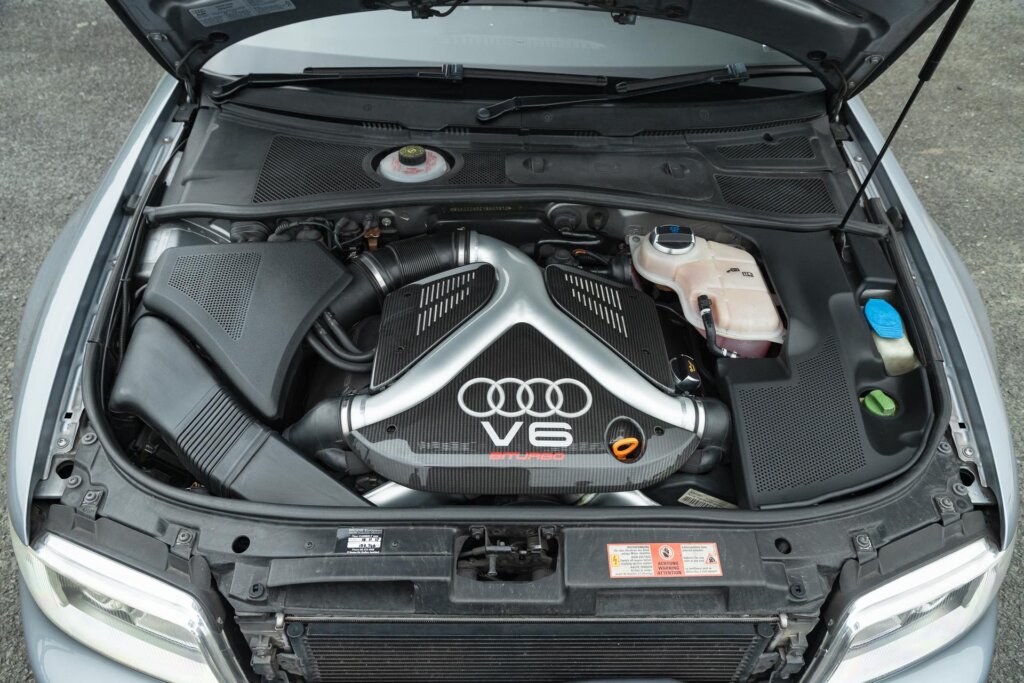 Audi RS 4 B5 engine bay