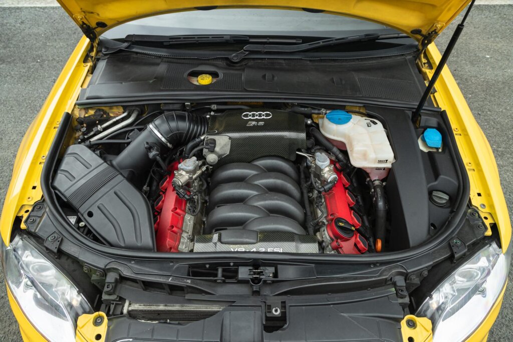 Audi RS 4 B7 V8 engine bay
