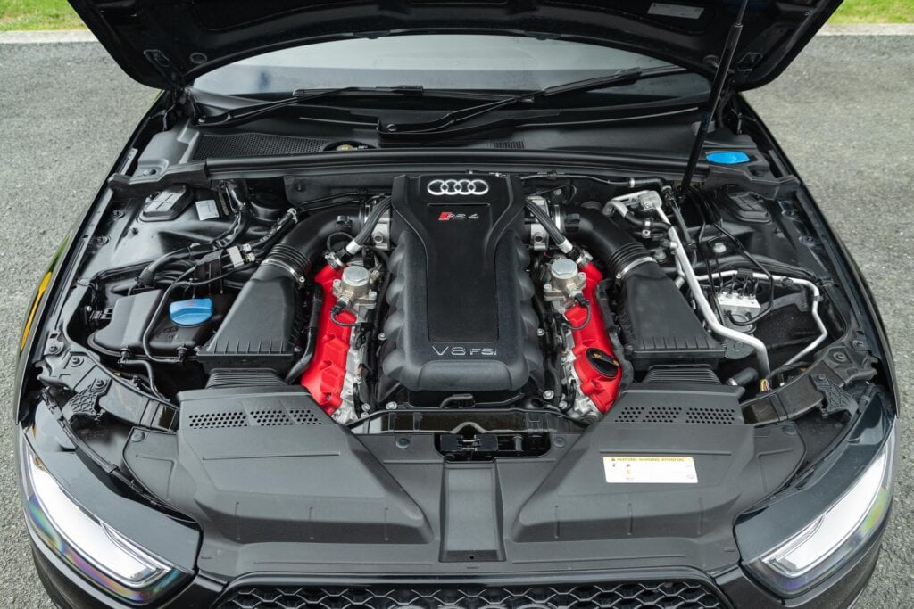Audi RS 4 engine bay - B8