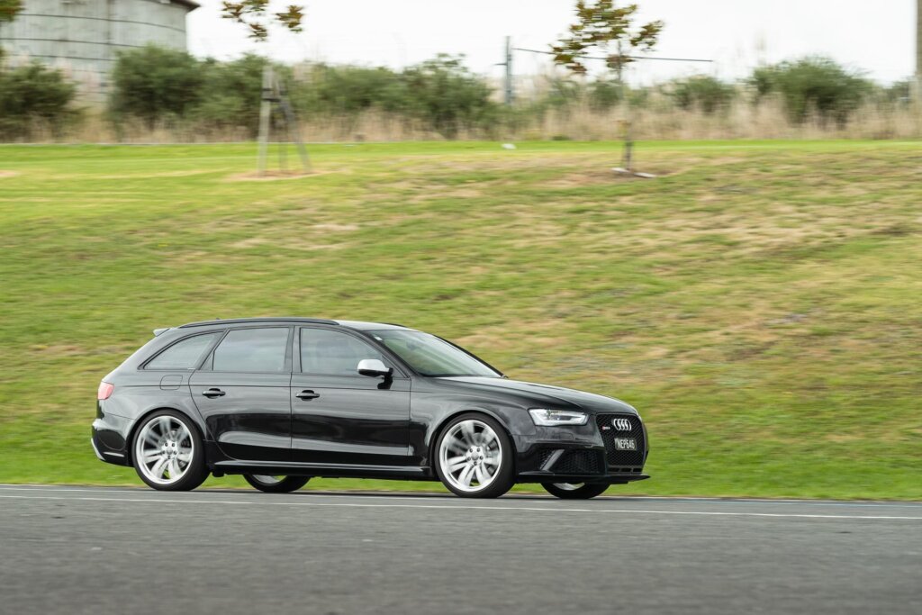 Audi RS 4 B8 in black, panning shot