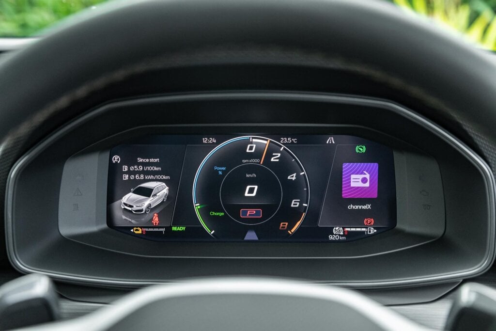 Drivers display in the Cupra Leon V e-Hybrid