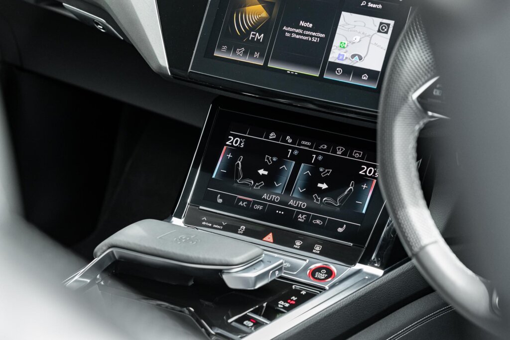 Centre console buttons in the Audi SQ8 e-tron Sportback