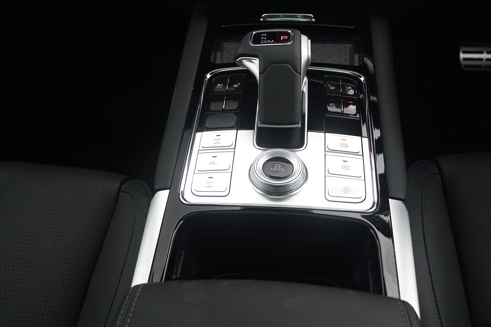 Various modes, diff locks and 4L setting apparent here.
