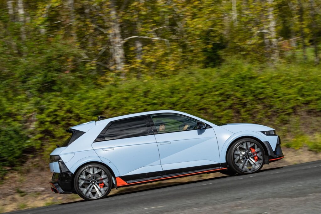 Side panning of the Hyundai IONIQ 5 N