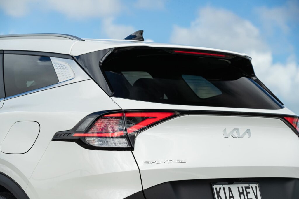 Kia Sportage HEV Earth tail gate detail