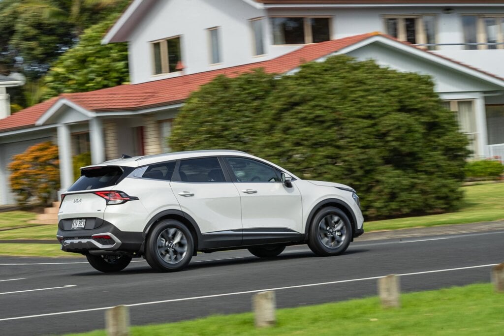 Rear panning shot, of the 2024 Kia Sportage HEV Earth