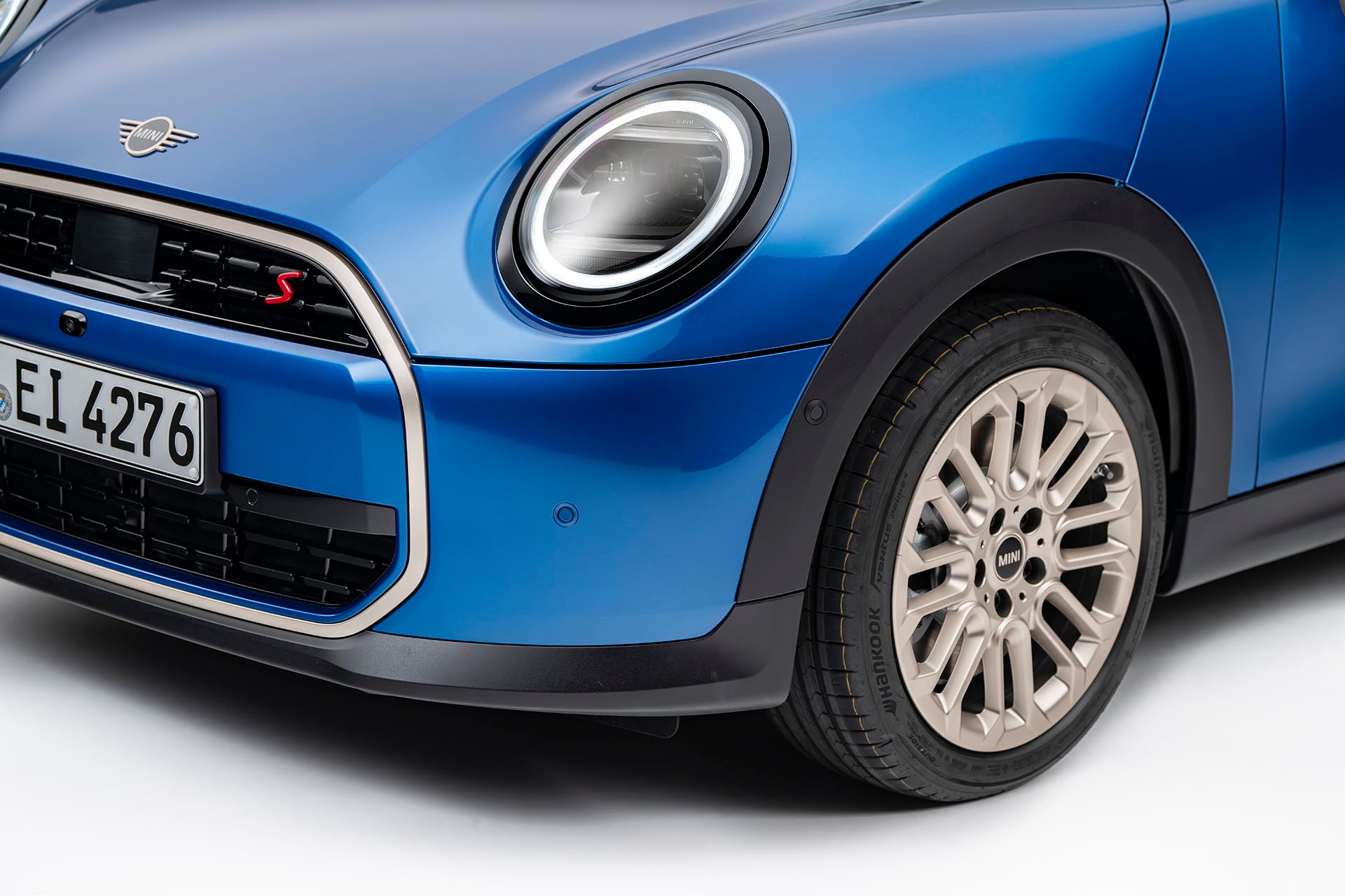 The front end of the Mini Cooper S 5-Door.