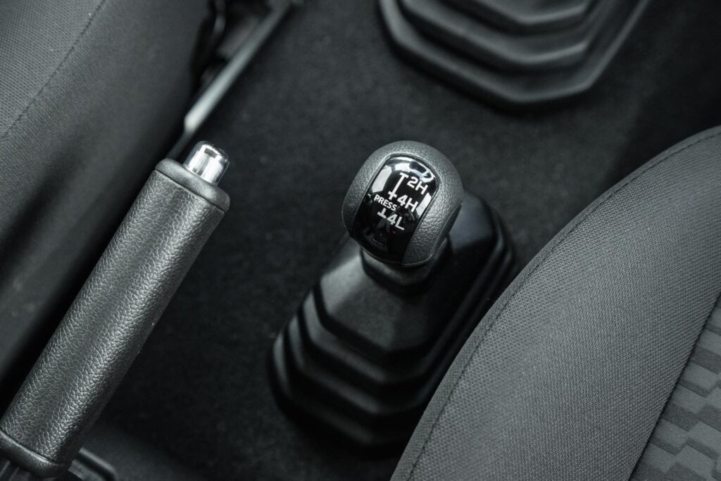 High or low drive selector in the Suzuki Jimny 5-door