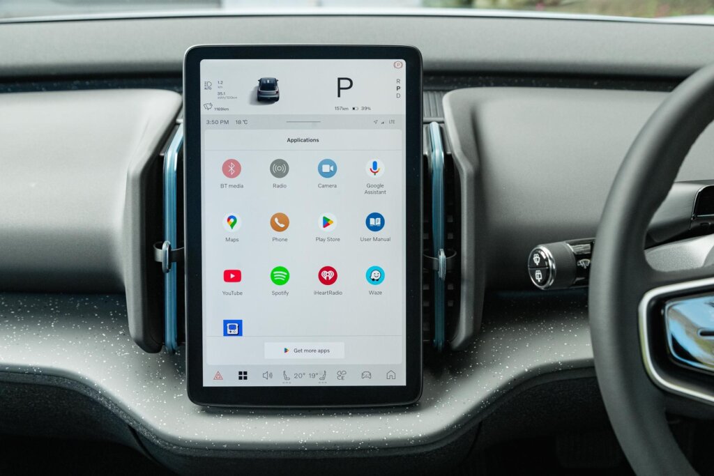 Volvo EX30 Twin-Motor Performance infotainment screen
