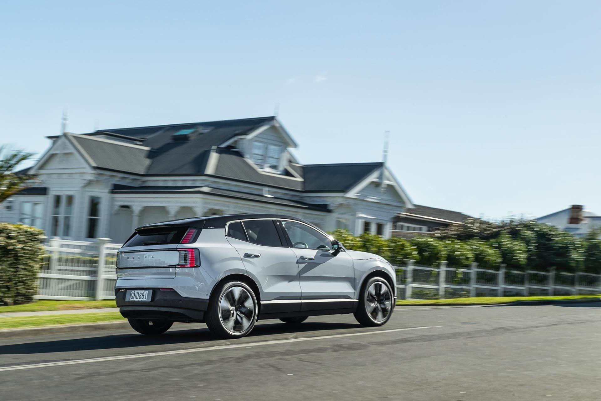 Volvo EX30 Twin-Motor performance, panning shot