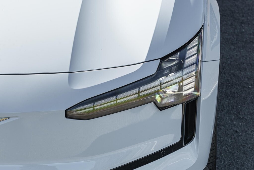 Volvo EX30 Twin-Motor Performance headlight