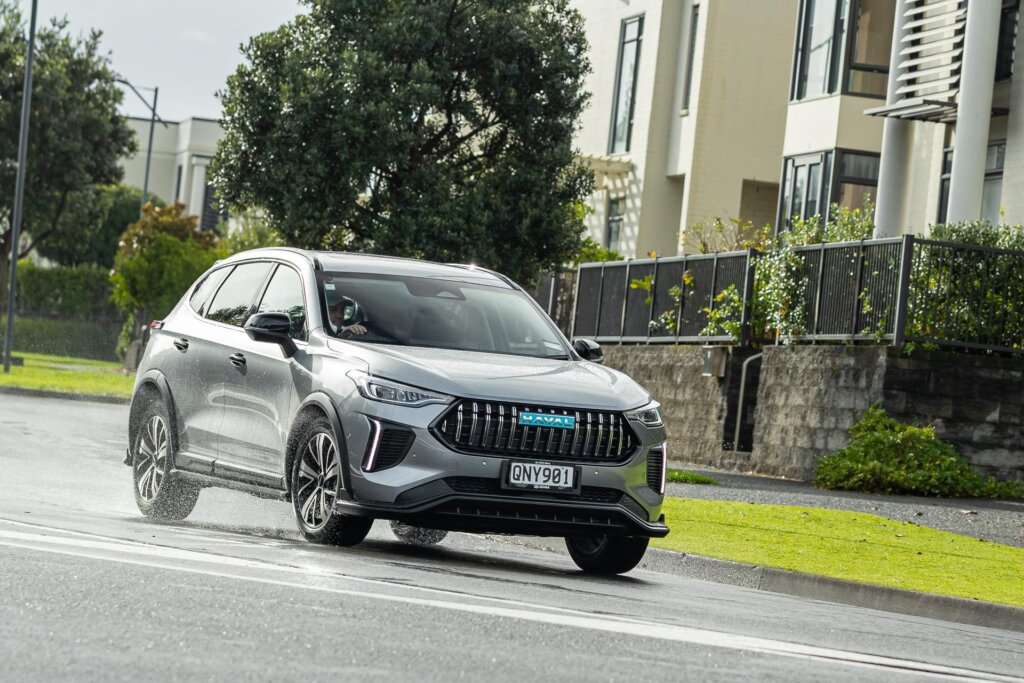 Haval Jolion Ultra Hybrid in silver, taking a corner in the wet