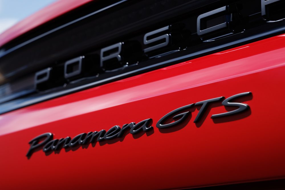 The identifying badge for the best driving Panamera.