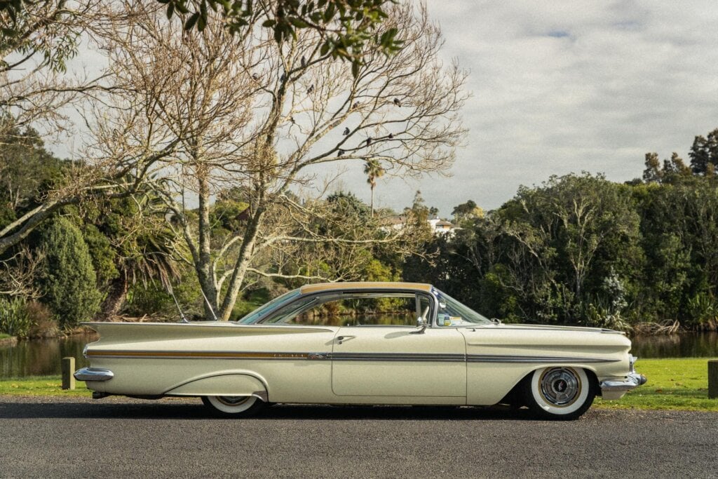 Side profile of the Chevrolet Impala Sport Coupe 1959.