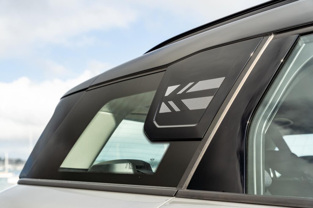 Abstract window art thing on the Mini Countryman Core Classic