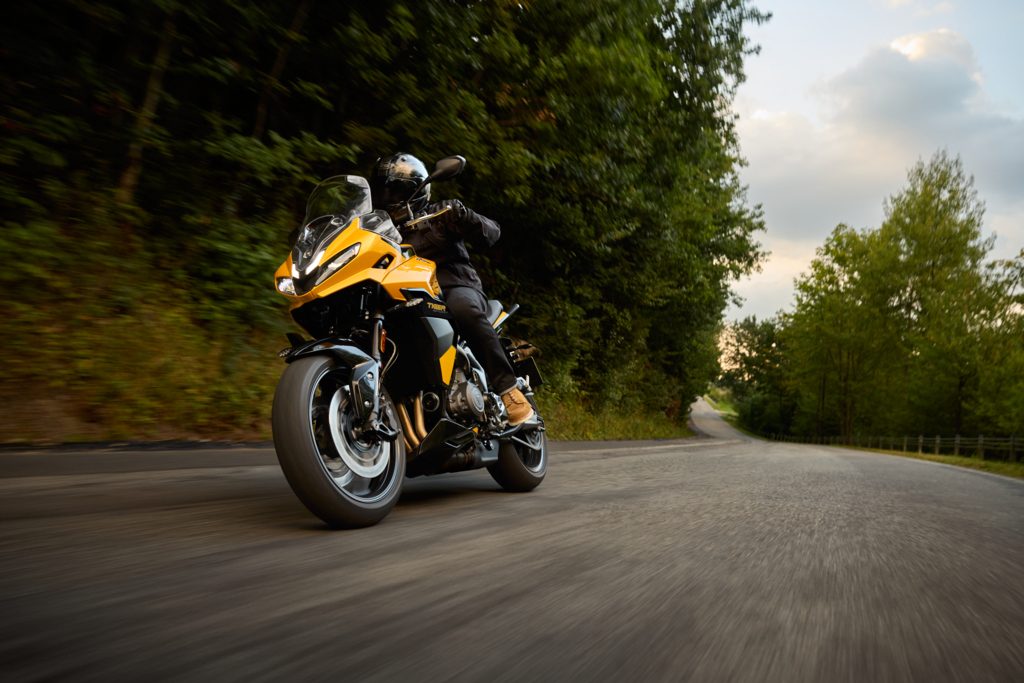 Here's the Tiger 800 Sport turning in a different direction.