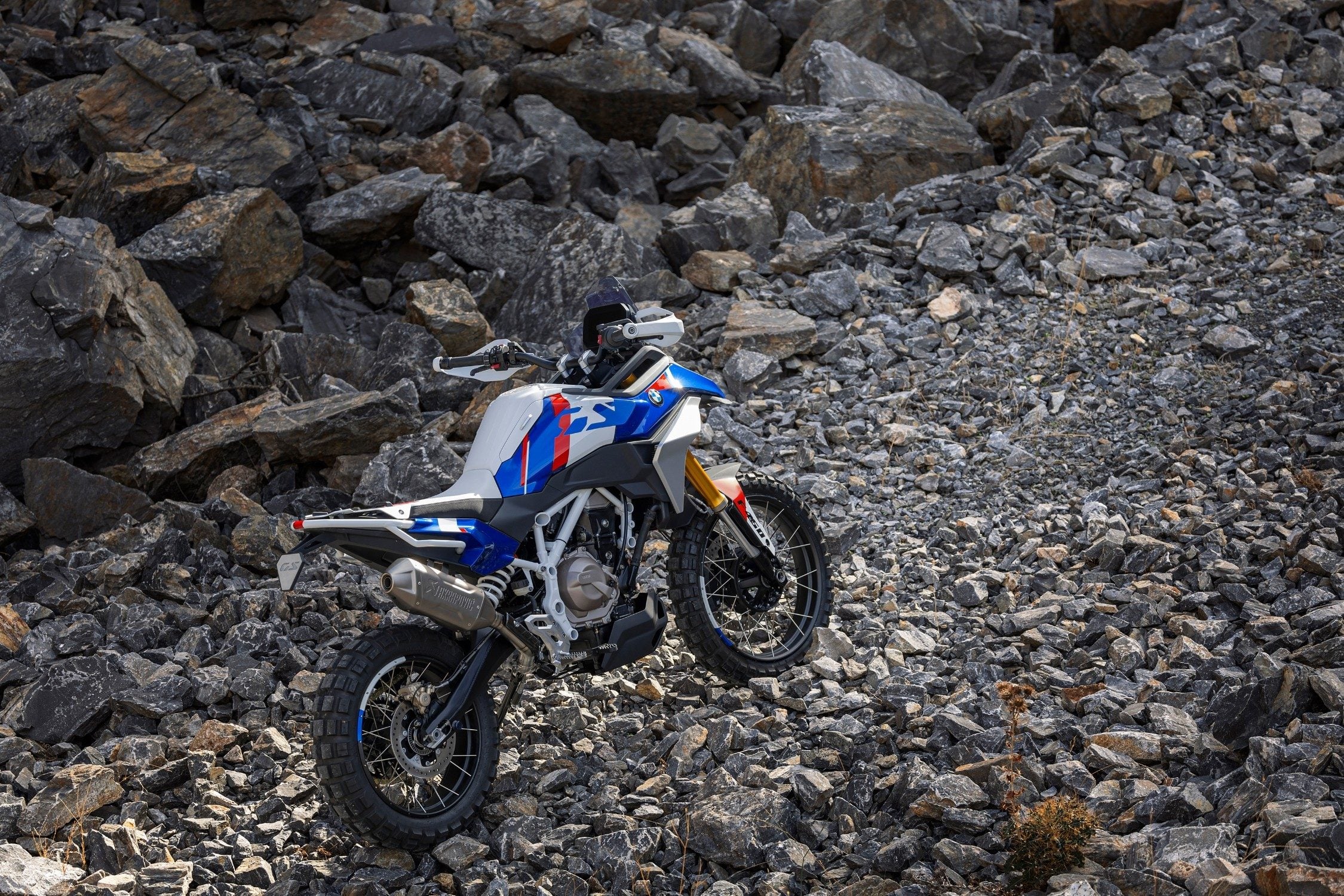 Bit lost amongst the rocks.