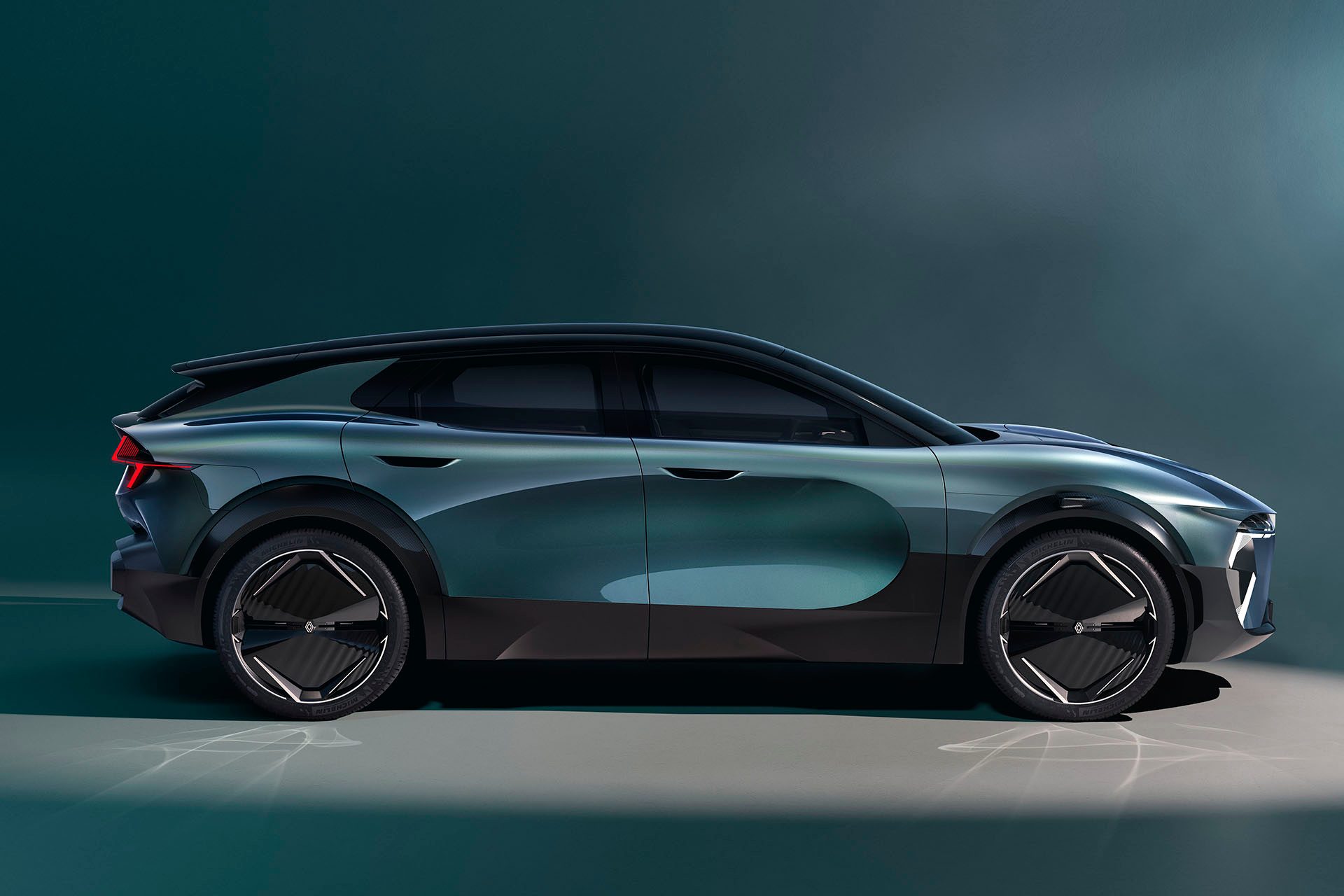 Sculpted flanks and aero styling for Reno Embleme.