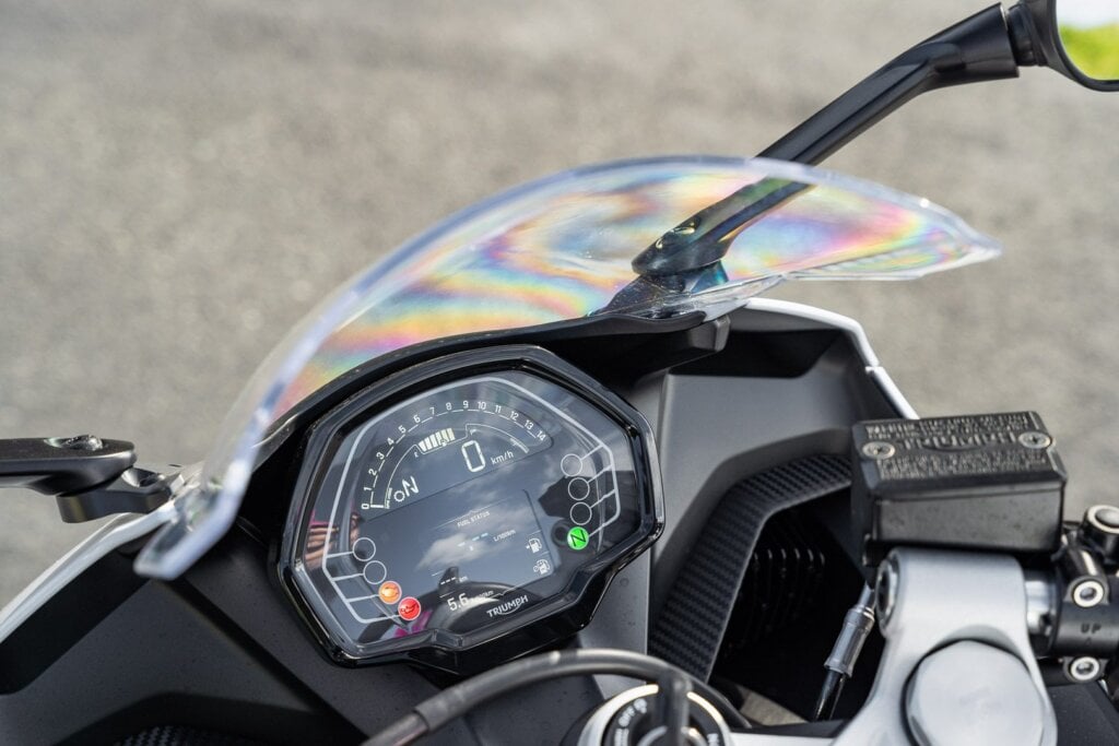 Tachometer of the Triumph Daytona 660, with screen on