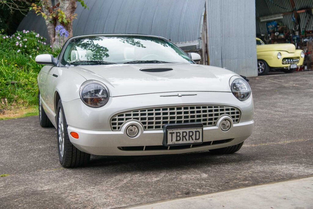 Front angle of 2005 Ford Thunderbird 11th gen
