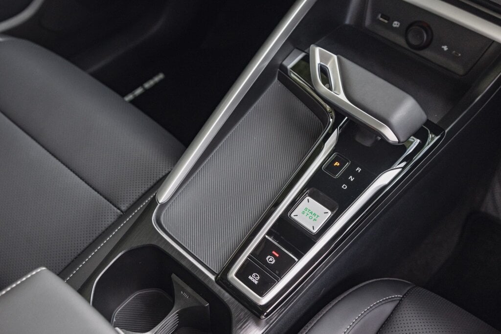 MG ZS Hybrid+ Essence shifter.