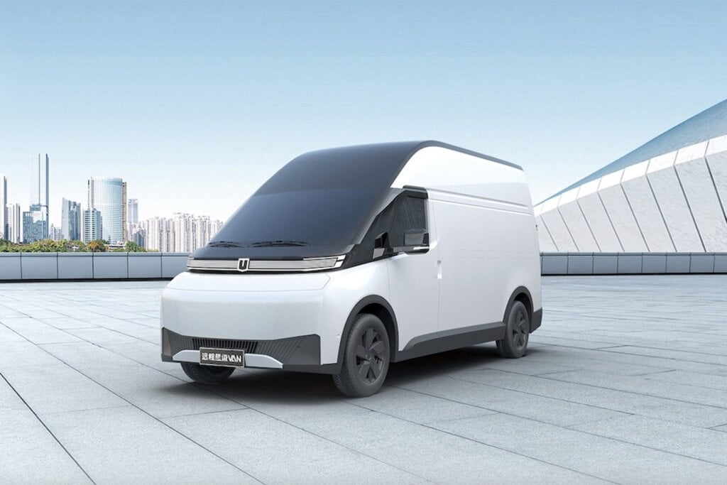 Geely Farizon SuperVan in white on white tiles