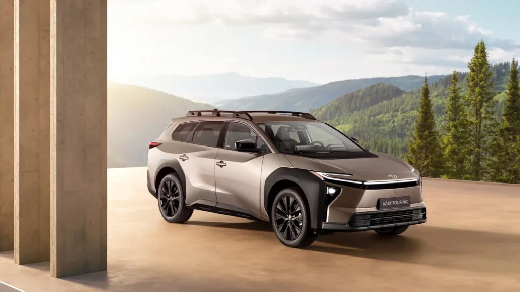 C-shaped DRLs up front for Touring model.