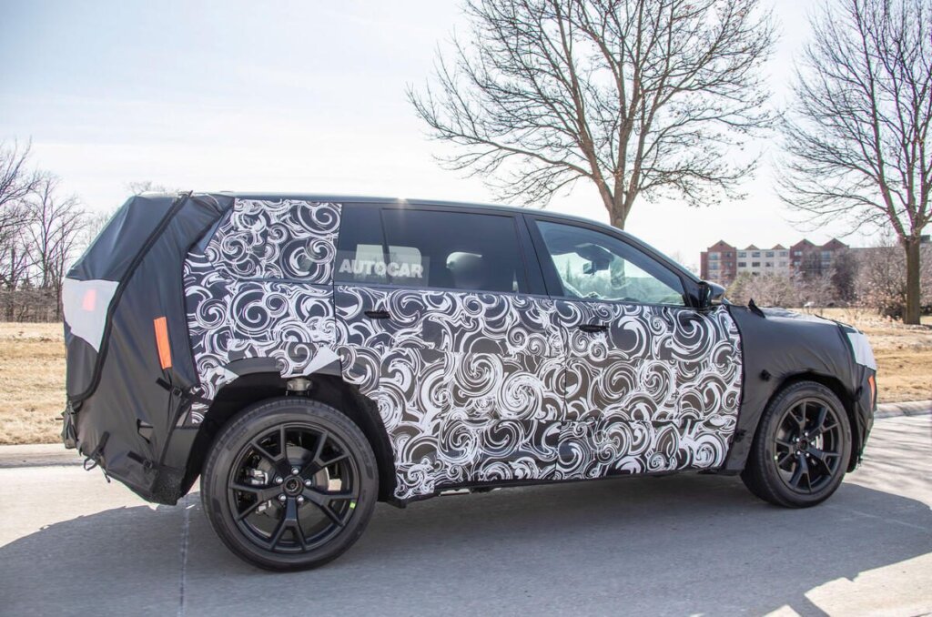 Lots of camouflage here to distract prying eyes.