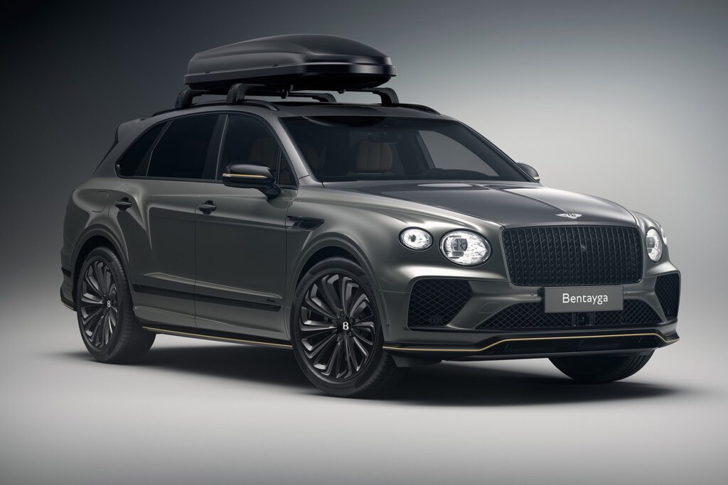 Aoraki Edition has special paint and extras like roof-top cargo box.