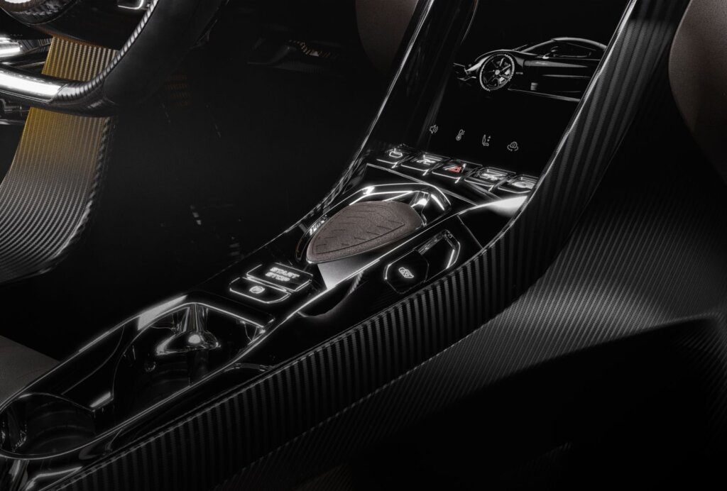 No gear stick for SS.