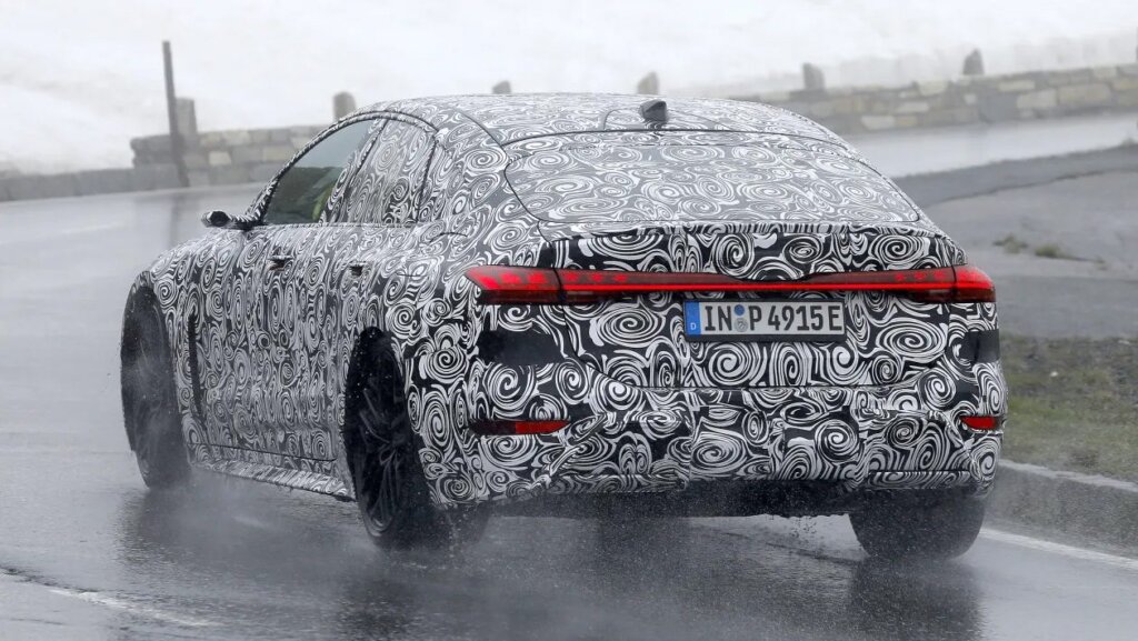 As is a full-width lightbar at the rear.