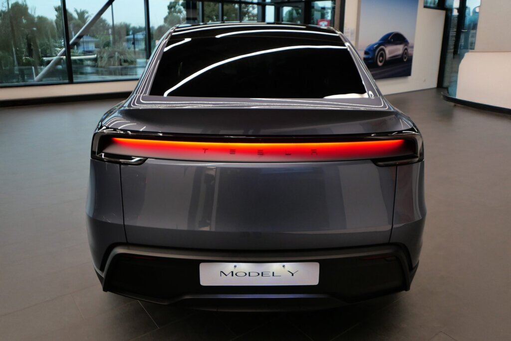 Lightbar rear uses reflected light to illuminate the name badge.