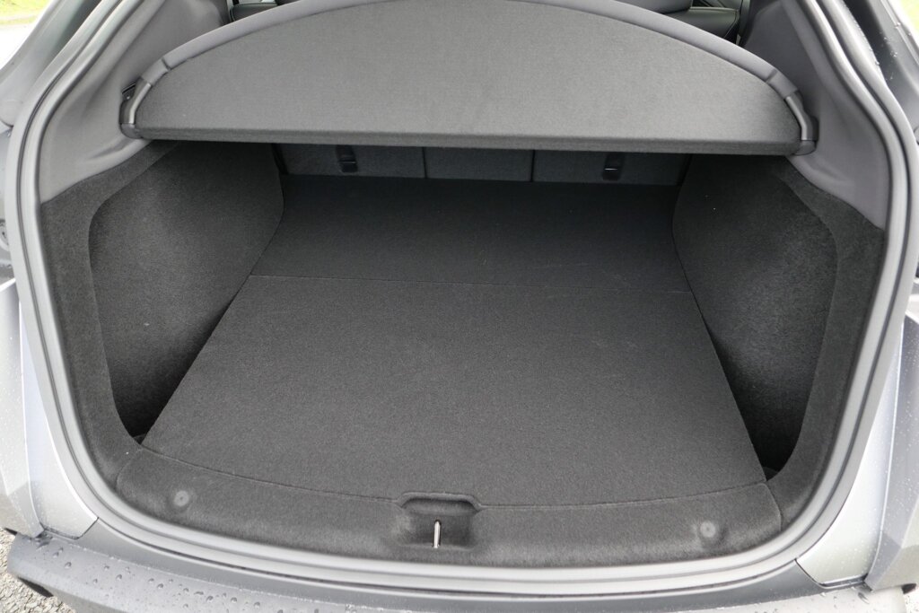 Really big boot here, with large cubby beneath.