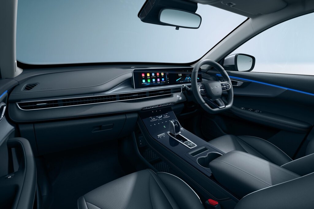 The flight deck of the Tiggo 4 HEV Ultimate.