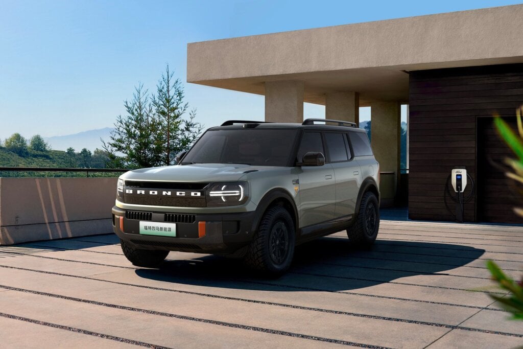 This Bronco is literally in no way similar to the body-on-frame example made in the US.