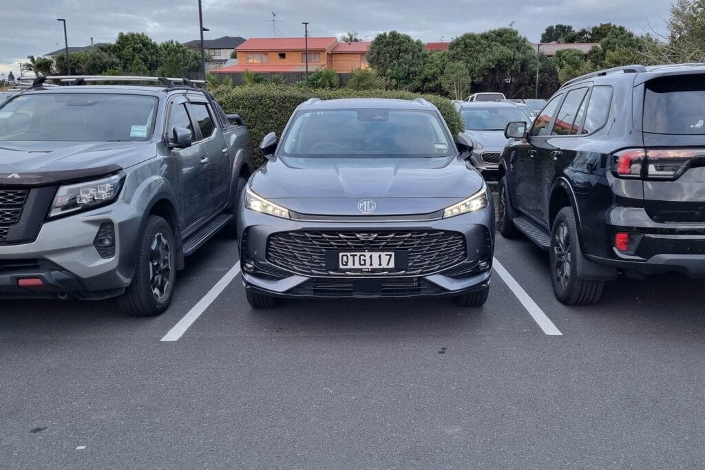 Vehicle image 4
