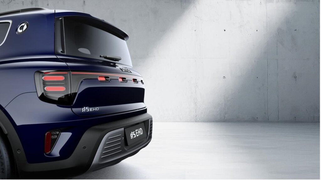 Bluff rear end a smart styling cue for the #5 line-up.