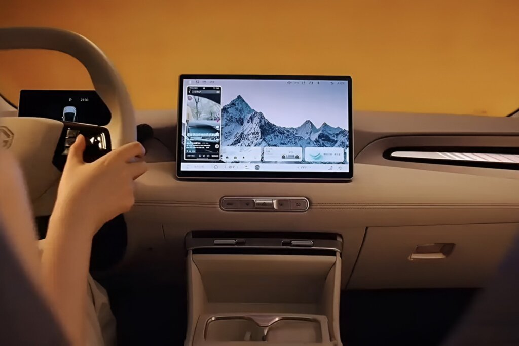 More minimalist yet than the outgoing MG4 model.